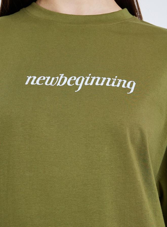 ستايلي تيشيرت بطبعة شعار وقصة واسعة - Image 4